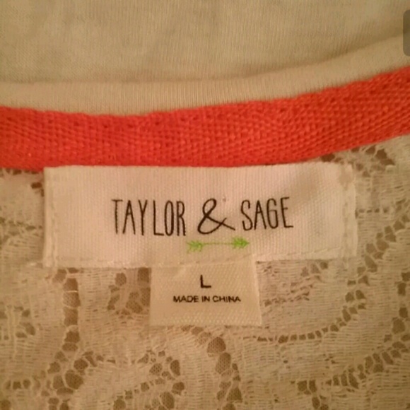 ❌❌❌❌SOLD❌❌❌❌ Fringe Top Crochet Back - Picture 5 of 6